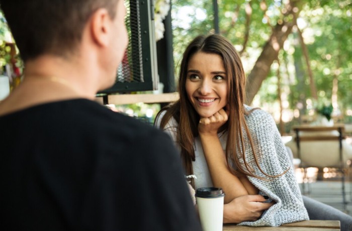 Cancer merupakan salah satu zodiak yang paling identik dengan sifat nurturing, emosional, dan penuh perhatian. Mereka bisa terlihat tenang, tetapi akan berubah sangat protektif ketika orang terdekatnya berada dalam masalah./ Foto: magnific.com/drobotdean