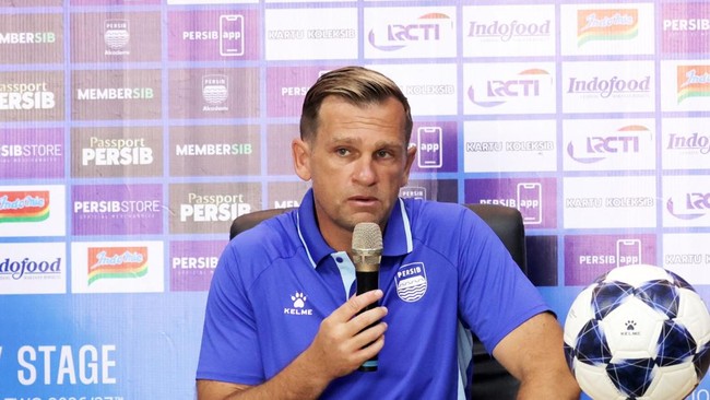 Pelatih Persib Bandung Igor Tolic jelang melawan Manila Digger pada playoff AFC Champions League (ACL) Two 2026/2027 di Stadion Si Jalak Harupat, Bandung, Minggu (30/8). (Dok. Persib Bandung)