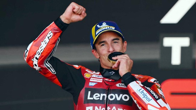 Team Ducati Lenovo Team's Marc Marquez celebrates winning the sprint race of the MotoGP Aragon Grand Prix at the Motorland circuit in Alcaniz, northeastern Spain, on August 29, 2026. (Photo by JOSE JORDAN / AFP)
