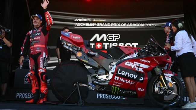 Team Ducati Lenovo Team's Marc Marquez celebrates winning the sprint race of the MotoGP Aragon Grand Prix at the Motorland circuit in Alcaniz, northeastern Spain, on August 29, 2026. (Photo by JOSE JORDAN / AFP)
