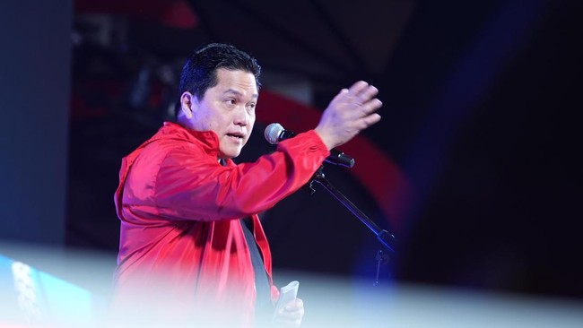 Menpora Erick Thohir memberikan apresiasi kepada Chef de Mission Asian Games 2026, Todotua Pasaribu jelang keberangkatan kontingen ke Aichi-Nagoya, Jepang.