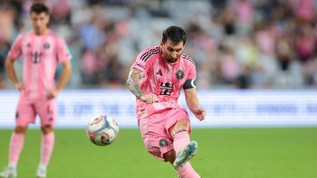Aug 29, 2026; Miami, Florida, USA; Inter Miami CF forward Lionel Messi (10) scores a free kick against CF Montreal during the second half at NU Stadium. Mandatory Credit: Sam Navarro-Imagn Images
