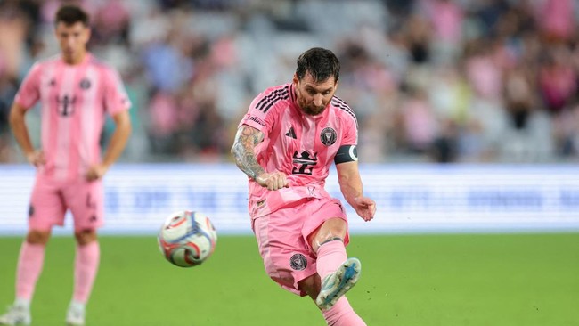 Aug 29, 2026; Miami, Florida, USA; Inter Miami CF forward Lionel Messi (10) scores a free kick against CF Montreal during the second half at NU Stadium. Mandatory Credit: Sam Navarro-Imagn Images
