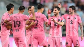 Lionel Messi membantu Inter Miami menang telak 7-1 atas Montreal di MLS.