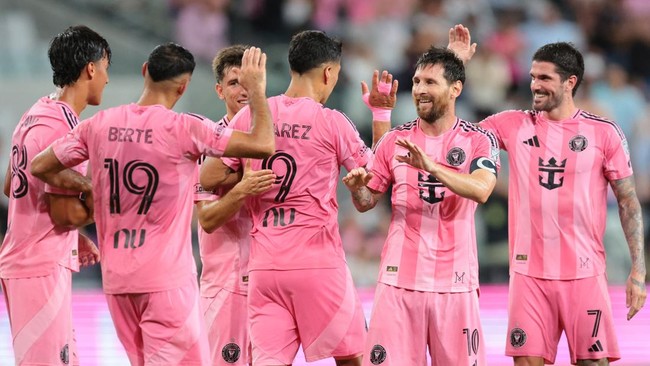 Lionel Messi membantu Inter Miami menang telak 7-1 atas Montreal di MLS.