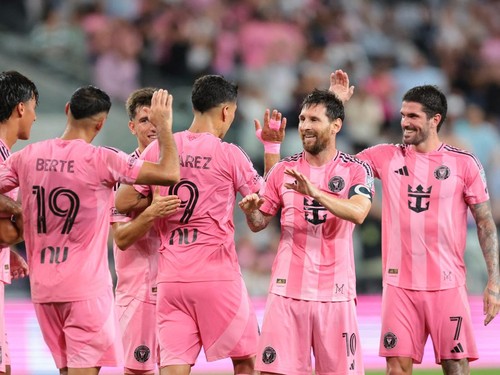 Lionel Messi membantu Inter Miami menang telak 7-1 atas Montreal di MLS.