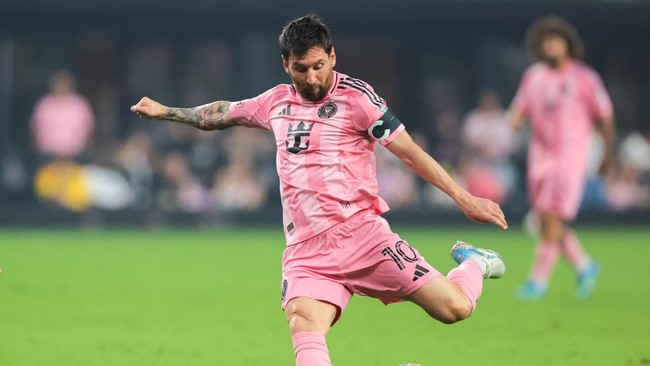 Aug 29, 2026; Miami, Florida, USA; Inter Miami CF forward Lionel Messi (10) shoots the ball against CF Montreal during the first half at NU Stadium. Mandatory Credit: Sam Navarro-Imagn Images