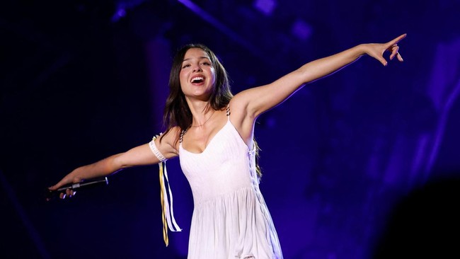 Olivia Rodrigo galang dana US$10 juta (Rp177 miliar) untuk dukung perempuan melalui festival musik Daisy Chain Fields di California, Sabtu (29/8).