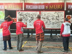 PABKI Catatkan Rekor MURI, Tancapkan 600 Pisau!