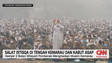VIDEO: Kabut Asap Makin Pekat, Warga Pontianak Gelar Salat Istisqa