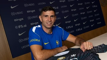 Berita Panas dari Dunia Sport CNN : Chelsea Resmi Datangkan Emiliano Martinez