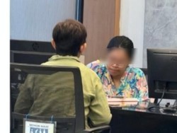 Viral Petugas Judes Dispendukcapil Surabaya Ramai Diberi Bintang 1