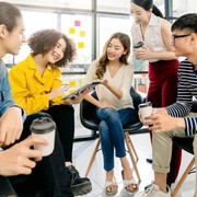 5 Tips Berteman dengan Rekan Kerja agar Suasana di Kantor Menyenangkan