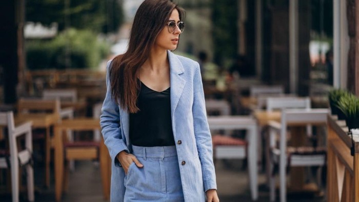 7 Kepribadian Orang yang Suka Warna Biru, Tetap Tenang Meski di Bawah Tekanan!