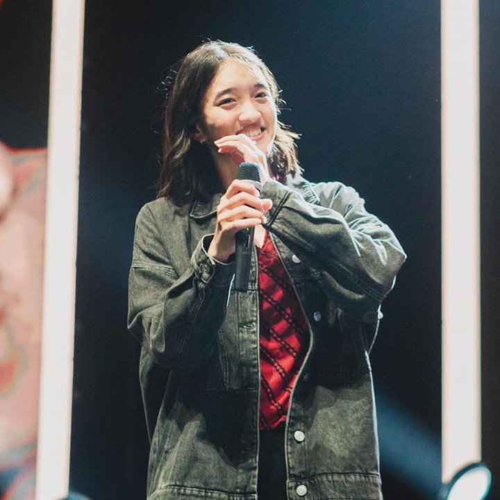 <p>Selain kemampuan bernyanyi, paras cantik Aisha juga tak luput dari perhatian netizen. Tak sedikit dari mereka meninggalkan pujian di kolom komentar. &ldquo;Cantik banget sih kak,&rdquo; tulis akun <em>@miminmala****. </em>&ldquo;Anaknya <em>@pakduta </em>cantik,&rdquo; tulis akun <em>@chirstie****.&nbsp;</em>(Foto: Instagram @shadjo04)</p>