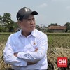 Menteri Pertanian (Mentan) Andi Amran Sulaiman membuka akses bantuan alat dan mesin pertanian (alsintan) bagi buruh tani yang tidak memiliki lahan. Regulasi kami ubah, sudah kami ubah, kami sudah tanda tangani. Prioritaskan alat mesin pertanian, pomp