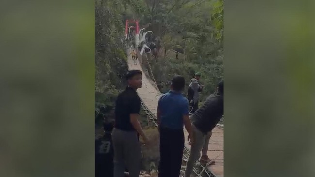 Baru Diresmikan, Jembatan Merah Putih Di Pangandaran Runtuh