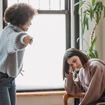 5 Penyebab Friendship Burnout yang Bikin Lelah Mental karena Berteman