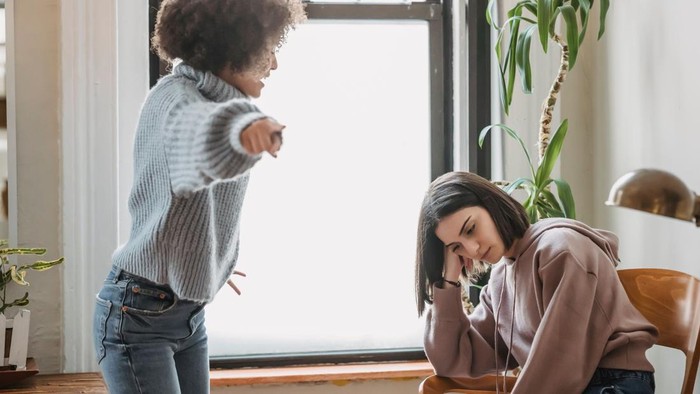 5 Penyebab Friendship Burnout yang Bikin Lelah Mental karena Berteman