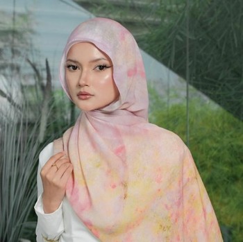 5 Cara Mencuci dan Merawat Hijab Pashmina Viscose agar Tetap Awet, Jangan Asal Kucek!