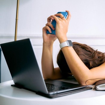 Lagi Cepat Lelah dan Nggak Semangat? Yuk, Coba 5 Cara Mengatasi Burnout Ini