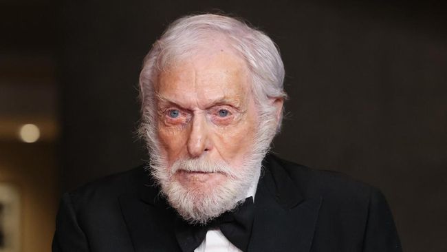 Di usianya yang ke-100, Dick Van Dyke masih bisa melakukan olahraga sulit. Ini dia tips menua dengan sehat dari aktor dan komedian asal AS ini.