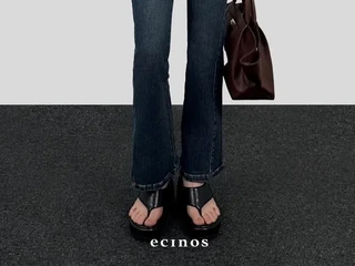 Bosan Siluet Skinny dan Wide-Leg? Flared Jeans Ini Bikin Kaki Terlihat Jenjang