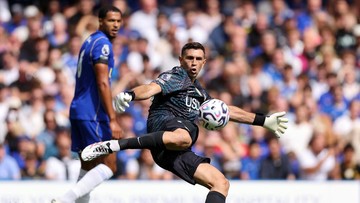 Berita Olahraga Terkini CNN Sport : FOTO: Emi Martinez Nyaris Sempurna saat Debut di Chelsea