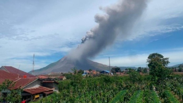 4 Fakta Gunung Sinabung yang Meletus Senin Pagi Ini