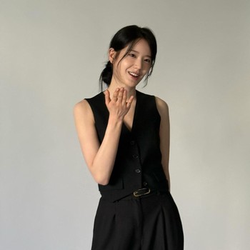 Get The Look: Inspirasi Gaya Casual Chic ala Jang Gyu Ri