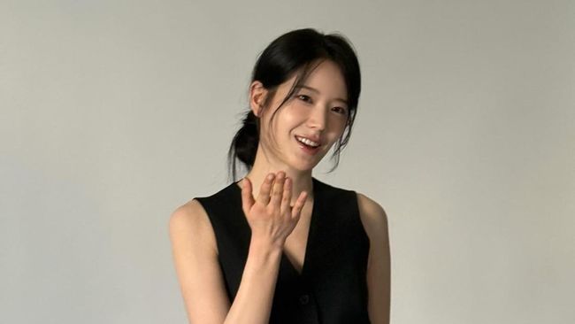 Get The Look: Inspirasi Gaya Casual Chic ala Jang Gyu Ri