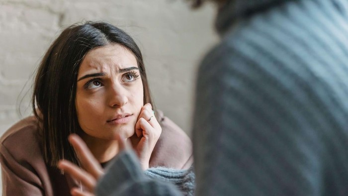 5 Perbedaan 'Trauma Dumping' dengan Curhat Biasa