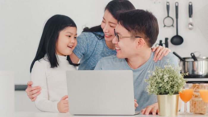 Orang yang lahir pada tanggal 2 dipercaya memiliki karakter yang sangat intuitif dan penuh perhatian. Dalam astrologi, mereka dikaitkan dengan energi Bulan yang membuatnya peka terhadap emosi dan kebutuhan orang lain./ Foto: magnific.com/tirachardz