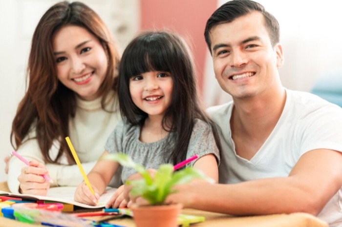 Orang yang lahir pada tanggal 21 dipercaya memiliki karakter optimistis, terbuka, dan penuh rasa ingin tahu. Menurut astrologi, pengaruh Jupiter membuat mereka cocok menjadi sosok mentor yang mendorong anak untuk terus belajar dan mengeksplorasi dunia./ Foto: magnific.com/Lifestylememory