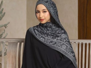 Bikin Kamu Tampil Lebih Pede dengan Pashmina "Cashmere Turki" Berbahan Adem Ini