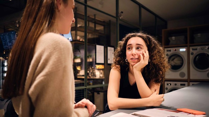3 Mitos soal People Pleaser yang Harus Berhenti Dipercaya Menurut Psikoterapis
