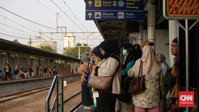Penumpang Commuter Line yang biasa naik dan turun di Stasiun Karet harus menyesuaikan perjalanan mulai Selasa (1/9/2026). Layanan naik dan turun penumpang di stasiun tersebut akan dialihkan ke Stasiun Sudirman Baru/BNI City.