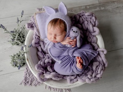 150 Nama Bayi Terinspirasi Bunga Lavender dan Artinya untuk Anak Laki-laki & Perempuan