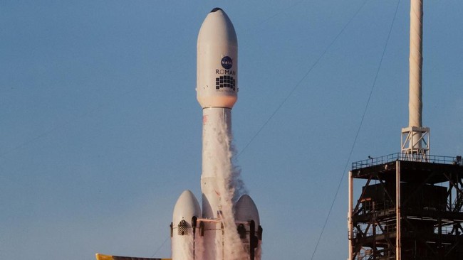 A SpaceX Falcon Heavy rocket lifts off carrying NASA's Nancy Grace Roman Space Telescope at the Kennedy Space Center in Cape Canaveral, Florida, U.S., August 30, 2026.   REUTERS/Joe Skipper