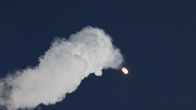 A SpaceX Falcon Heavy rocket lifts off carrying NASA's Nancy Grace Roman Space Telescope, at the Kennedy Space Center in Cape Canaveral, Florida, U.S., August 30, 2026. REUTERS/Joe Skipper
