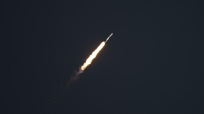 CAPE CANAVERAL, FLORIDA - AUGUST 30: (EDITOR'S NOTE: This Handout image was provided by a third-party organization and may not adhere to Getty Images' editorial policy.) In this NASA handout, a SpaceX Falcon Heavy rocket launches with NASA'S Nancy Gr