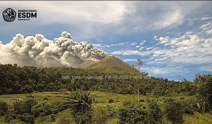 Penampakan erupsi Gunung Sinabung di Kabupaten Karo (Dok. Badan Geologi)