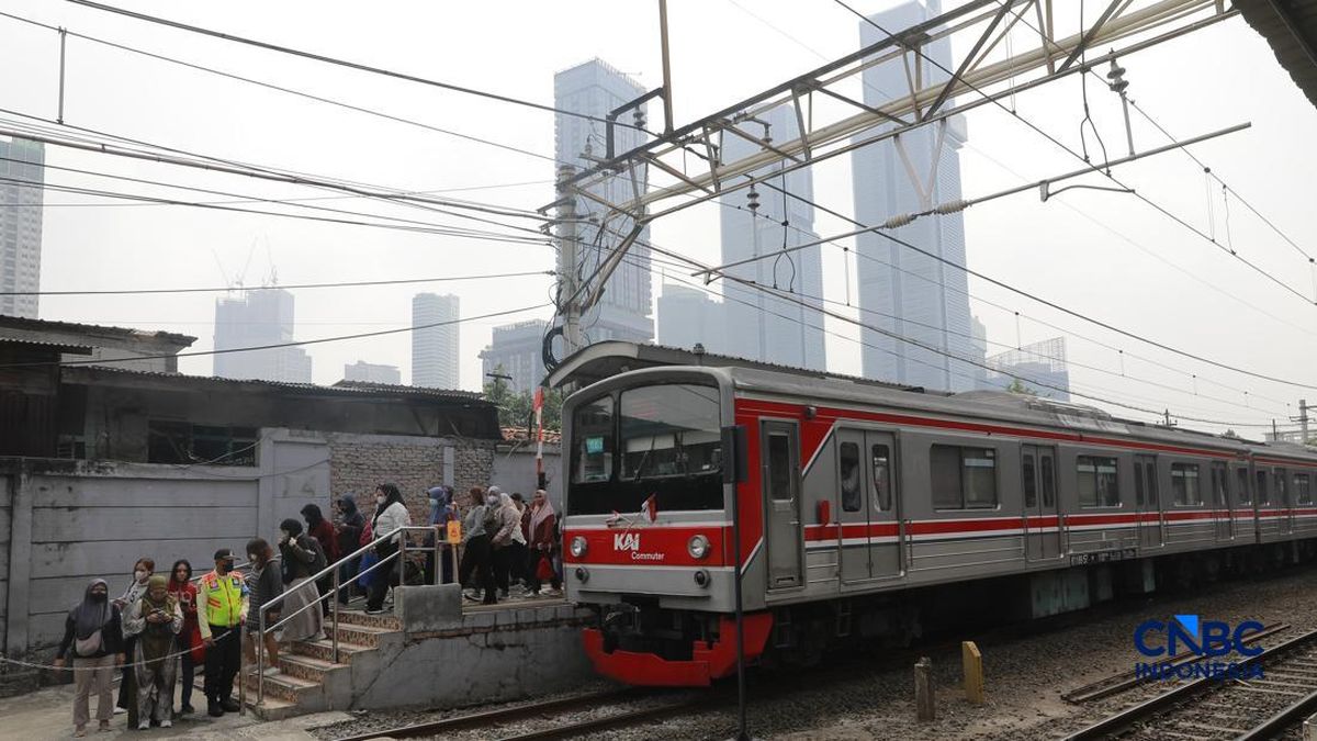 1 KRL Seri JR-205 Dipaksa Masuk Bengkel Efek Pantograf Meledak