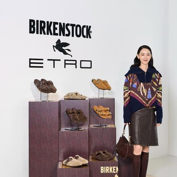 Simak Potret Memesona Shin Hae Sun di Acara Brand Fashion ETRO