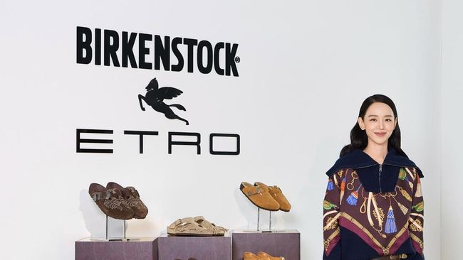 Simak Potret Memesona Shin Hae Sun di Acara Brand Fashion ETRO