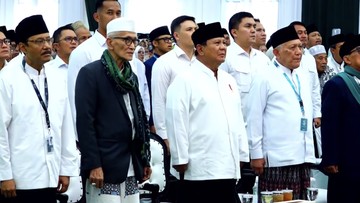 Tiba di Penutupan Muktamar NU, Prabowo Disambut Gus Kikin dan Rais Aam