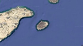 Pulau Larak merupakan wilayah kecil milik Iran yang menjadi salah satu titik strategis di Selat Hormuz.