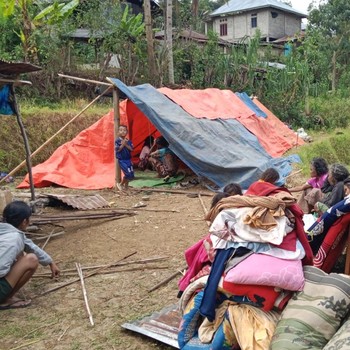 Sejauh Mata Memandang Sumbangkan Hasil Penjualan untuk Korban Bencana NTT dan Kalimantan
