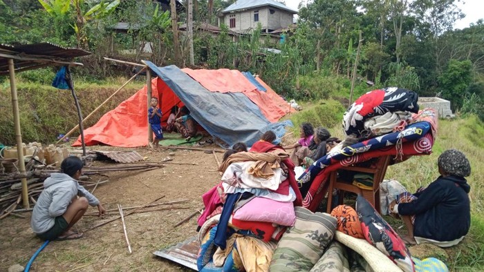 Sejauh Mata Memandang Sumbangkan Hasil Penjualan untuk Korban Bencana NTT dan Kalimantan