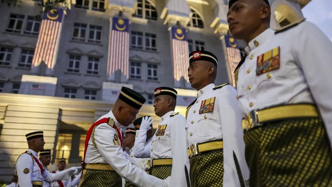 Members of Malaysia's Royal Guard prepare ahead of the 69th National Day celebrations in Putrajaya, Malaysia August 31, 2026. REUTERS/Hasnoor Hussain
